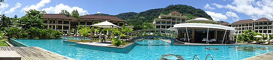riesige Poollandschaft im  Savoy Seychelles Resort & Spa (©Foto. Martin Schmitz)